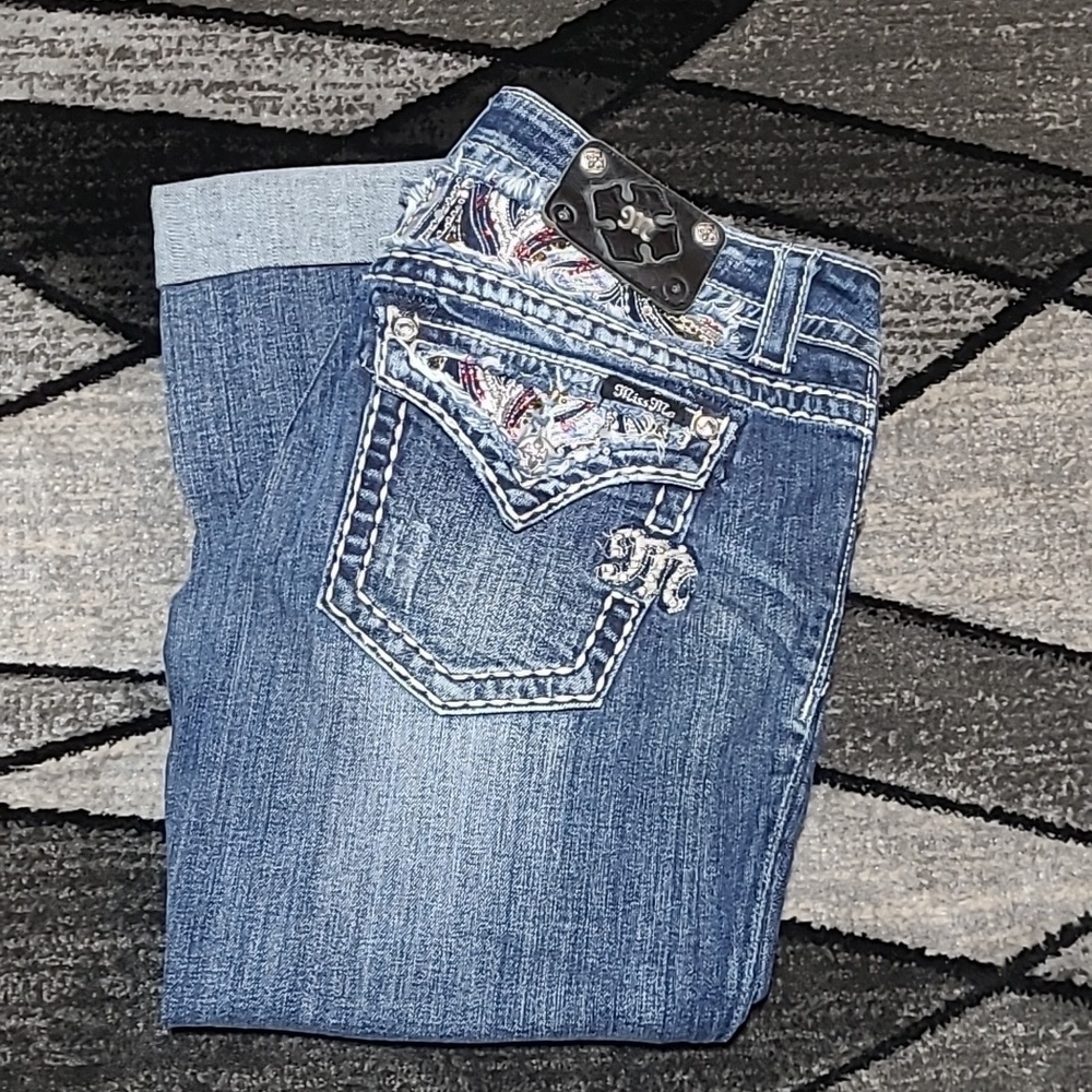 MISS ME EMBROIDERED COLOR-POP RHINESTONES CUFFED CAPRI DENIM JEAN
